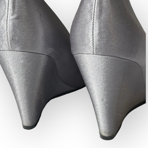 Touch Of Nina Silver Pewter PERTIE Peep-Toe Heels Pumps 8M - Picture 3 of 6